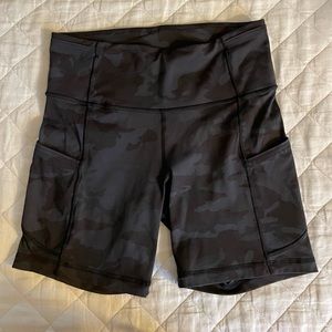 Lululemon fast and free camo biker short, size 6